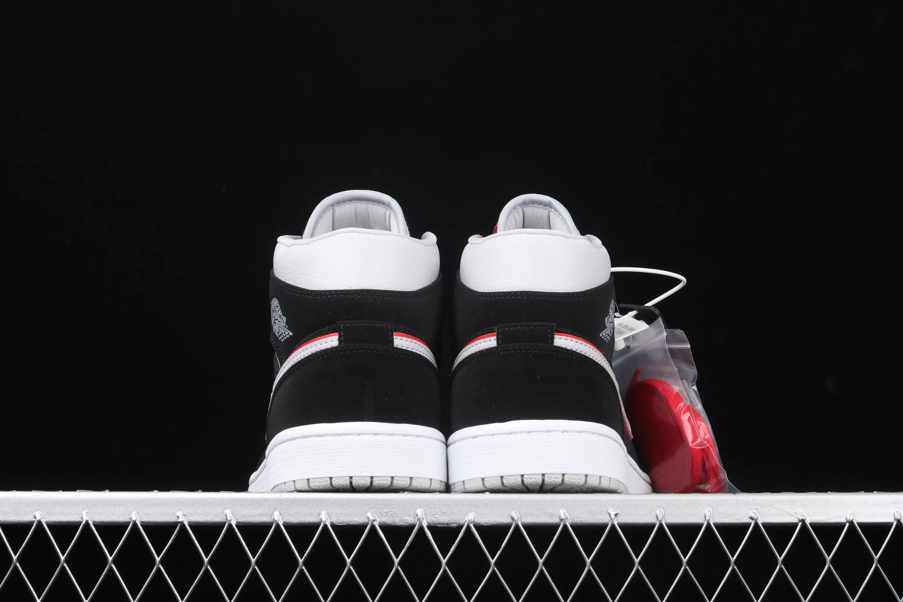 All categories Air Jordan Jordan series basketball shoes Air Jordan 1 Mid Air Jordan 1 Mid AJ1 Joe 1 Zhongbang black cement color 554724-060